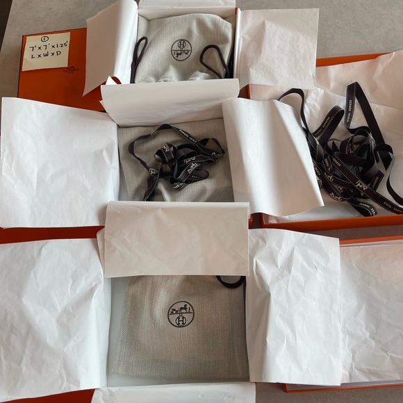 Hermes box listing per box, price is for each box, bundle pricing available - Picture 3 of 5